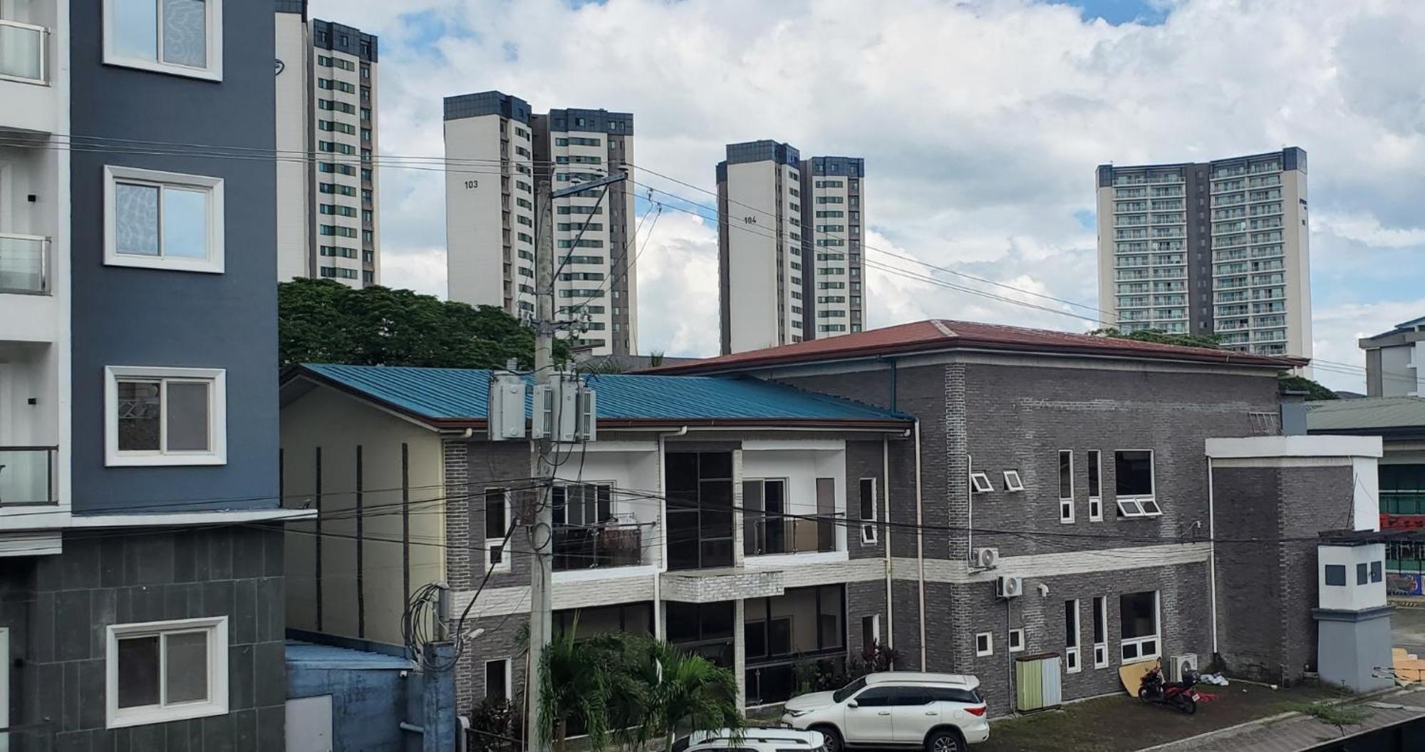 Aston Stay And Villas Mabalacat Exterior foto